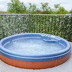Hidden Gem With Hot Tub