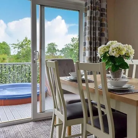 Hidden Gem With Hot Tub Holiday home Malton