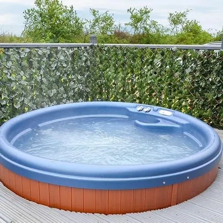 Hidden Gem With Hot Tub
