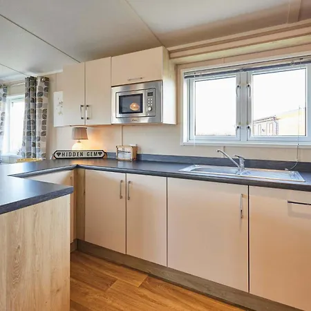 Hidden Gem With Hot Tub Chalet Malton