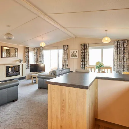 Chalet Hidden Gem With Hot Tub Malton