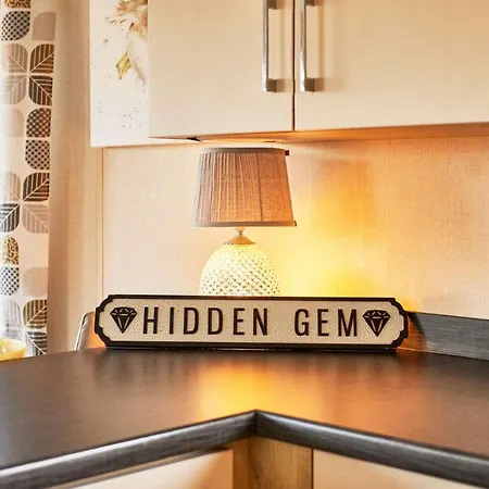 Hidden Gem With Hot Tub Chalet *
