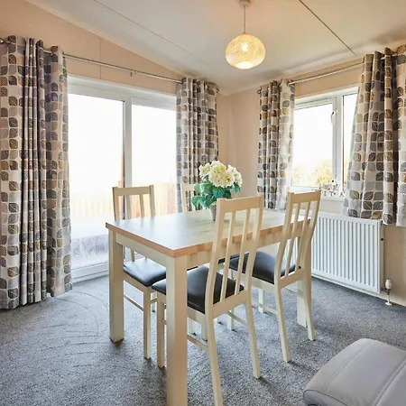 Chalet Hidden Gem With Hot Tub *
